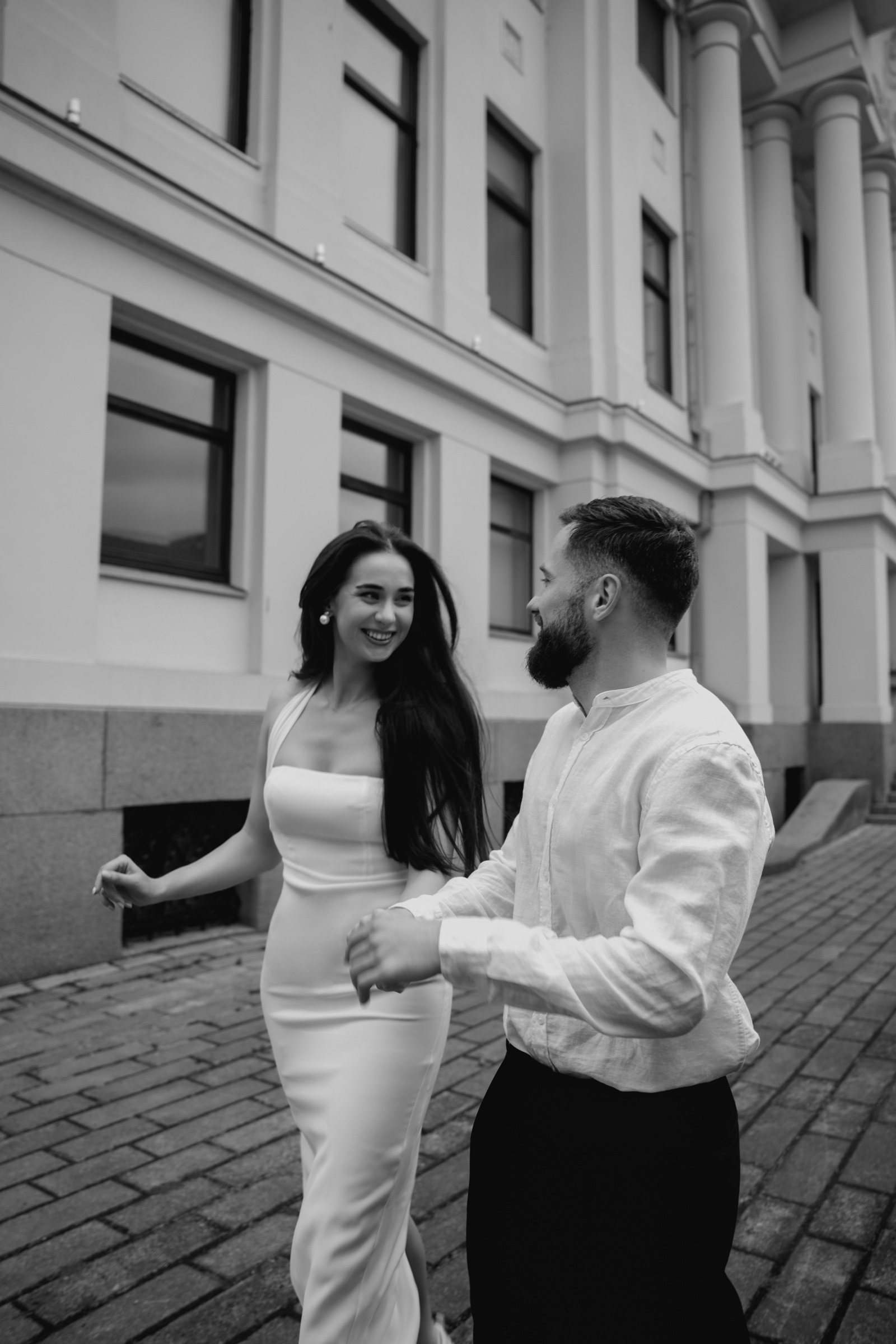 Gintarė ir Dovydas žiūri vienas į kitą